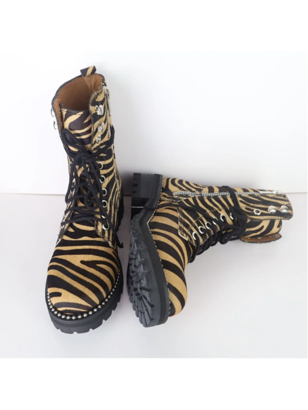 Aqua Women’s Tiger Print Jax Studded Hiker Combat Boots Lace Up Round Toe 5.5 - Picture 8 of 16